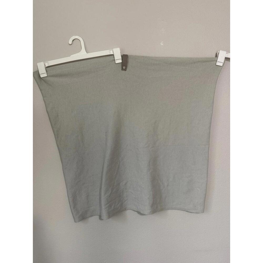 Lululemon vinyasa scarf 
Rulu fabric color is antidote/ heathered light grey